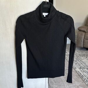 Milly size small sweater turtleneck EUC fitted style
